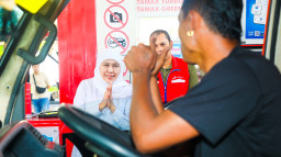 Tinjau SPBU Karanglo, Gubernur Khofifah Pastikan Pasokan Biosolar di Jawa Timur Aman dan Lancar