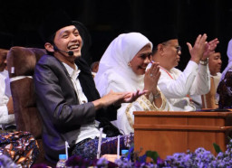 Kampus Unitomo Surabaya Gelar Pengajian Akbar Bareng Gus Iqdam Dalam Rangka Dies Natalis ke-45 Tahun
