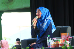 Angelina Sondakh Ajak Ratusan Jamaah Hijrah dan Perkuat Iman dalam Kajian di Masjid At-Taqwa Sidoarjo