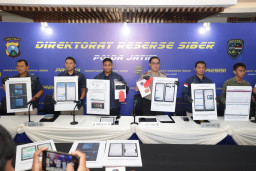 Siber Polda Jatim Ringkus Pemuda asal Demak Pembobol 261 Situs Lembaga dan Swasta