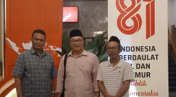 Pemangku Gelar Adat Bawean, Raje Pangolo dan Mbhe Pangolo Hadiri Upacara HUT ke-81 RI di Gedung Negara Grahadi