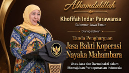 Gubernur Khofifah Terima Penghargaan Jasa Bakti Koperasi Nayaka Mahambara dari Menteri Koperasi