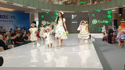 Usung Nuansa Klasik 1960-an dan Warna Netral, Kini Kita Unjuk Gigi di Soerabaia Fashion Trend