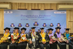 Dr. Suparti Dikukuhkan Jadi Profesor UT, Bawa Strategi Baru Pembelajaran Literasi Bahasa di Era Digital
