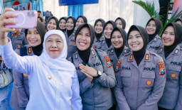 Gubernur Khofifah: Keberadaan Polwan Memberikan Kontribusi Penting dalam Perjalanan Polri