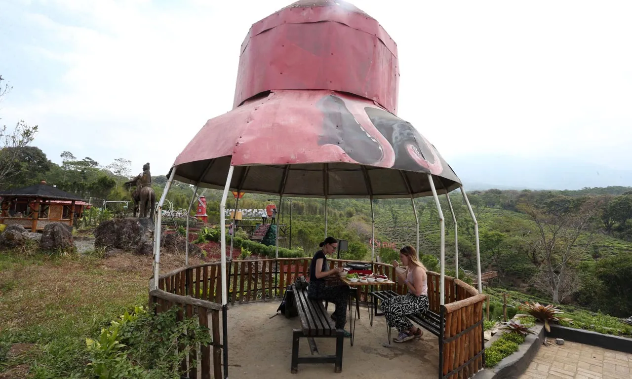 Berwisata ke Arjuna Geopark, Bisa Nge Grill Sambil Nikmati Pemandangan Kebuh Teh dan Gunung Arjuno