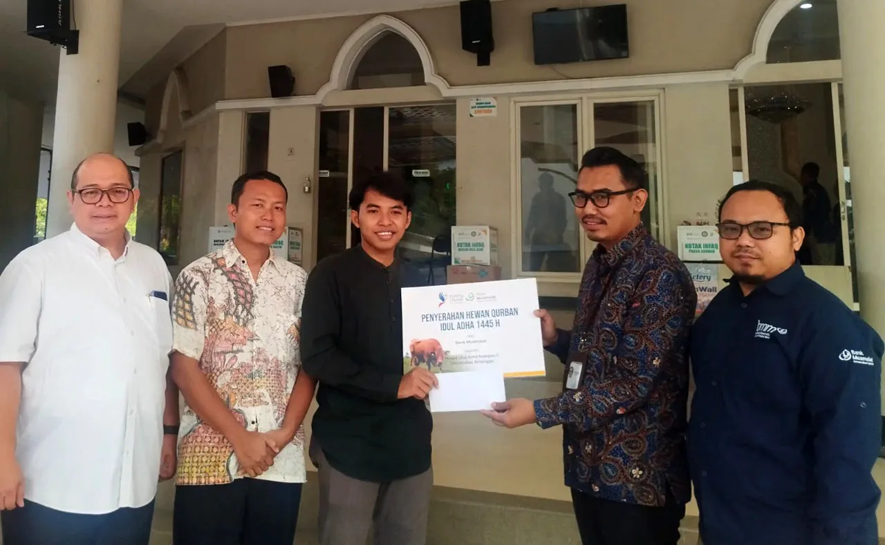 Bank Muamalat Salurkan Hewan Kurban di Unair