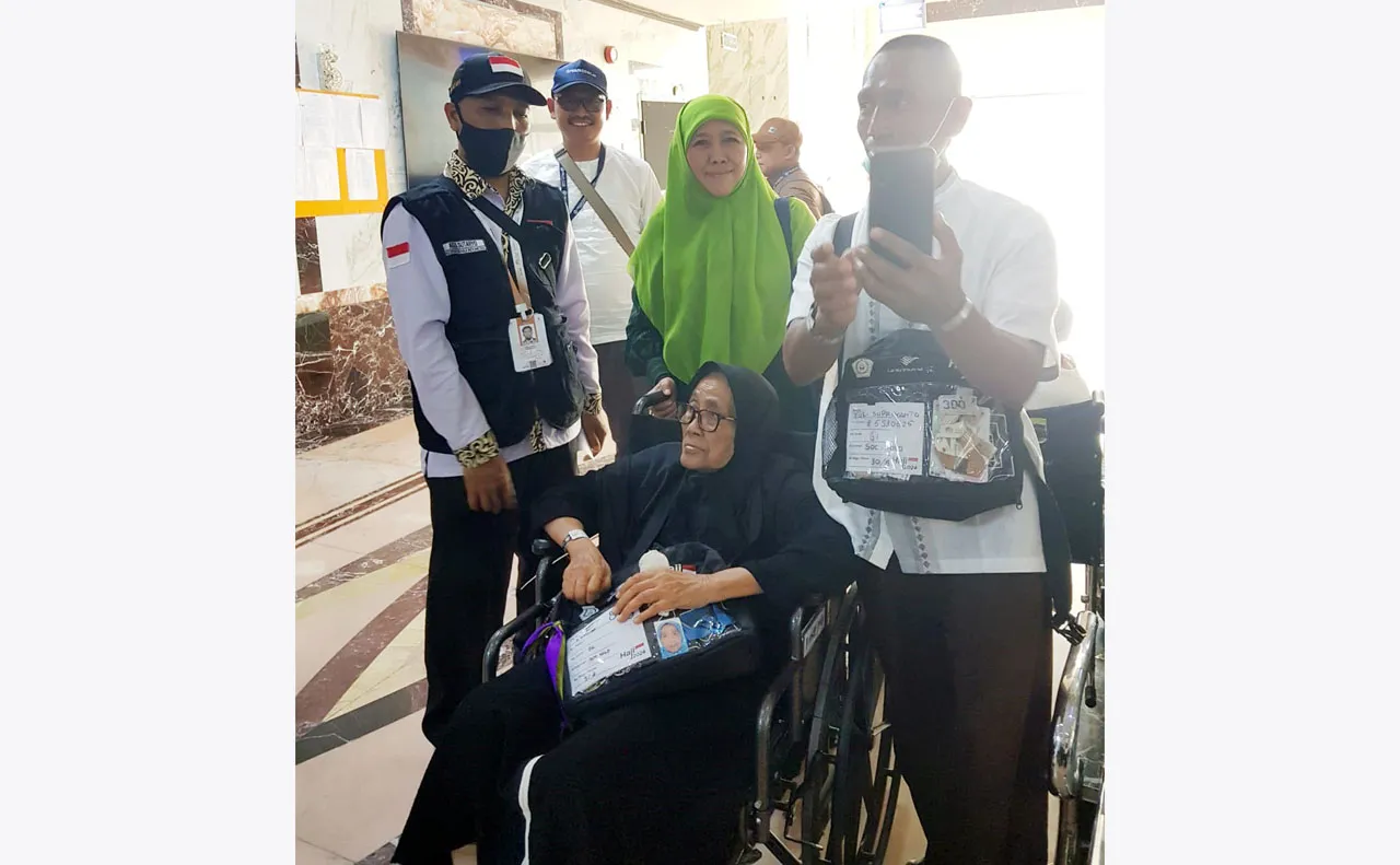 Kunjungi Klinik Kesehatan Haji Indonesia Mekkah, Khofifah Berikan Semangat bagi Jamaah Haji