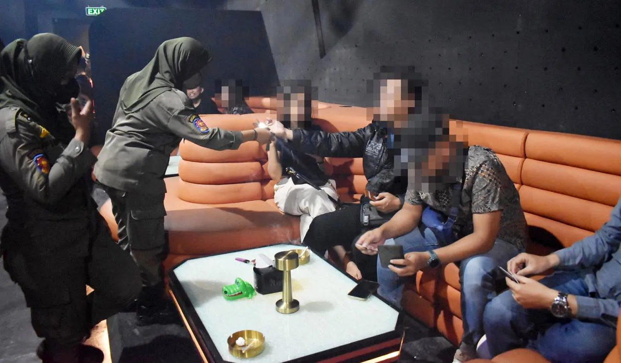 Satpol PP Surabaya Obok-Obok Dunia Malam, Dua Pengunjung RHU Positif Narkoba
