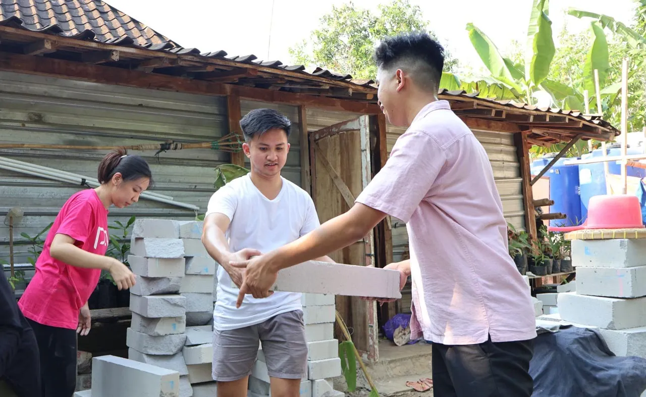 Melintasi Batas Bahasa dan Budaya, Ini Kisah Mahasiswa di Desa Alasombo