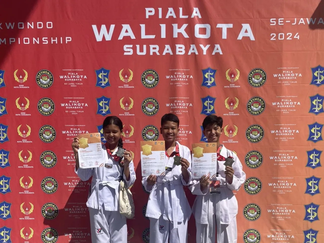 SMP Labschool Unesa 3 Raih Prestasi Gemilang di Kejuaraan Taekwondo Piala Walikota 2024