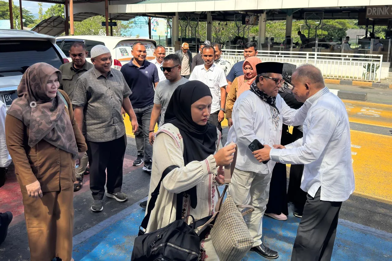 Haru, Bengini Suasana Pelepasan Wahyudi Adisiswanto Usai Purna Tugas Sebagai Pj Bupati Pidie