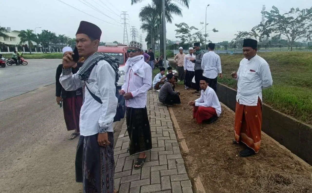 Rusak Generasi Muda, Santri dan Ulama di Serang Tuntut Pabrik Miras Segera Ditutup