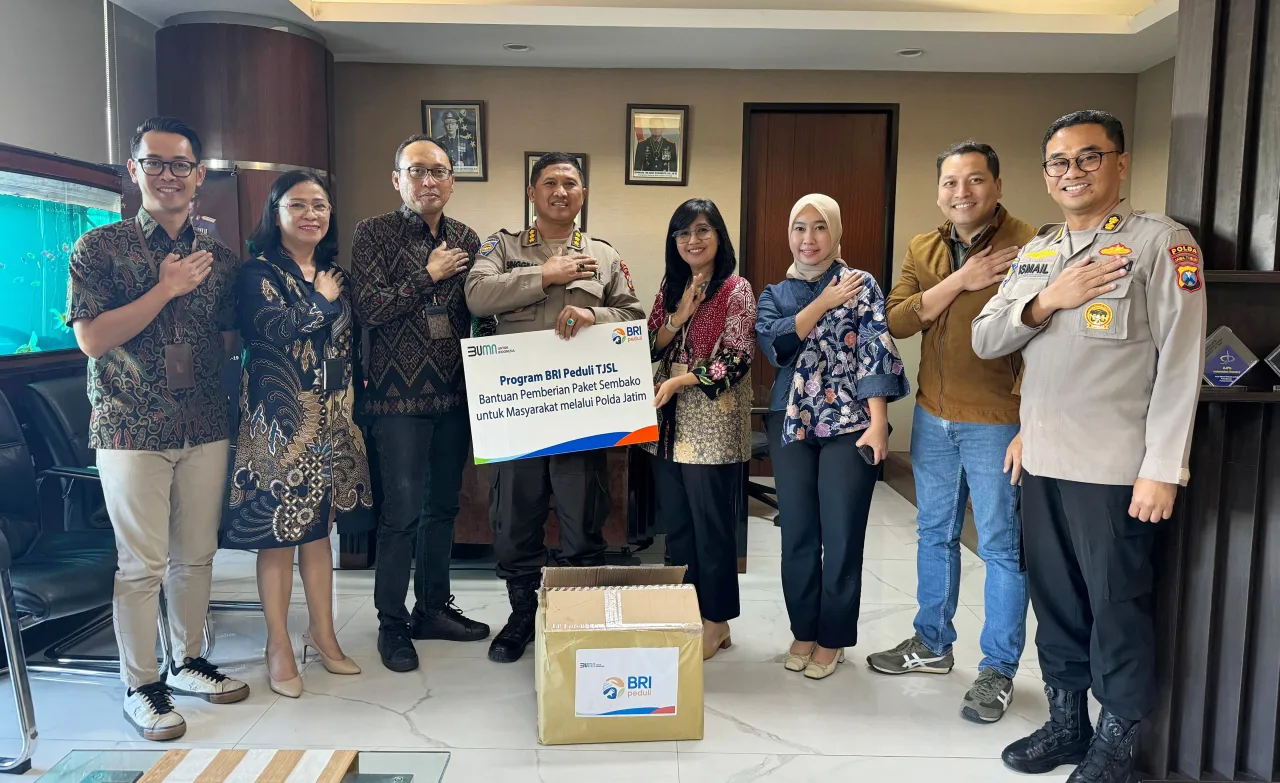 BRI Gandeng Polda Jatim Salurkan Bantuan Sembako Untuk Masyarakat