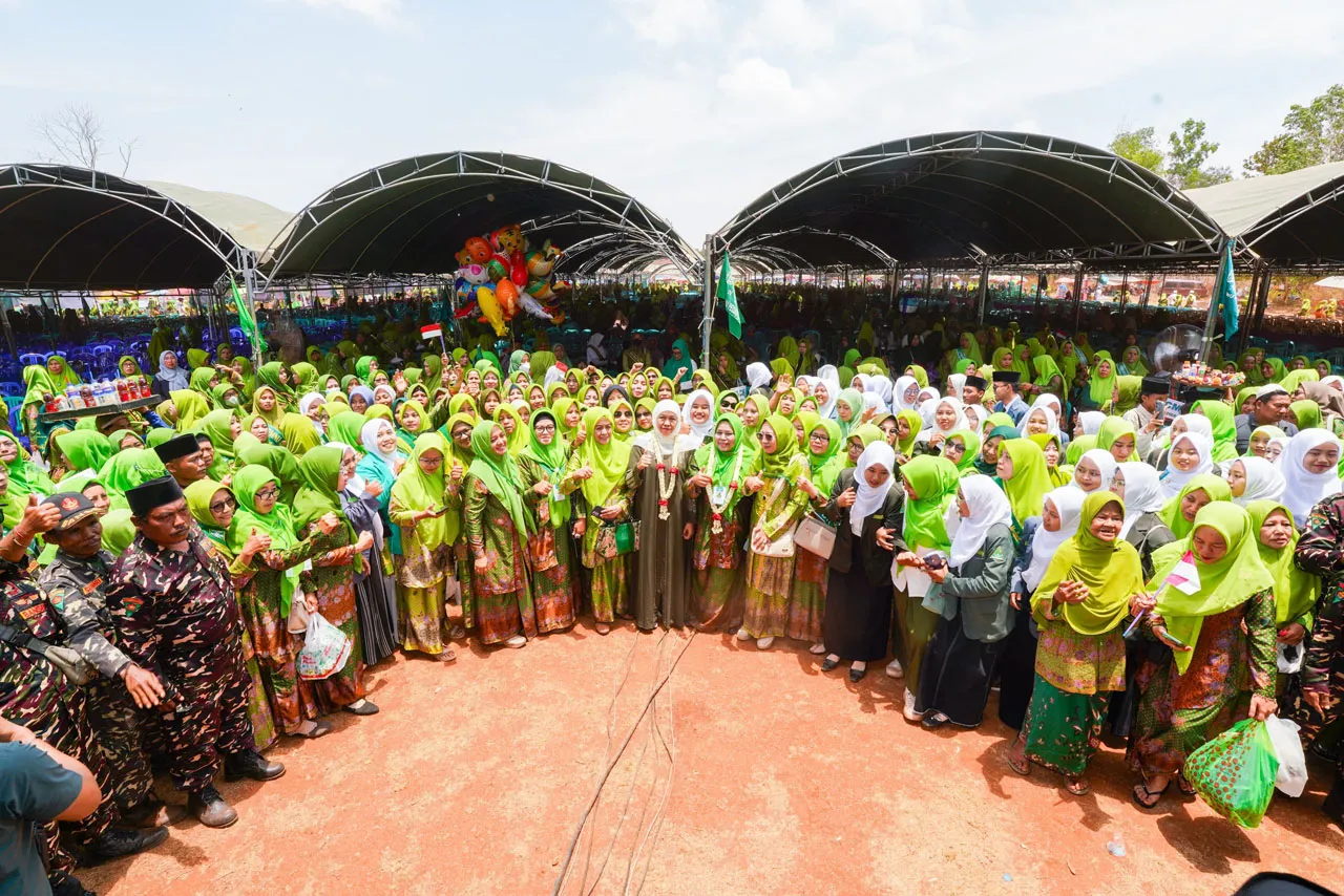 Khofifah Luncurkan Kick Off Hari Santri Nasional di PCNU Pamekasan