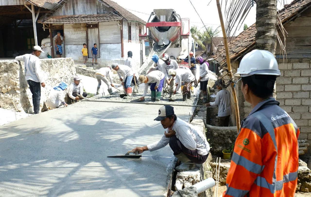 SIG Dukung Pembangunan Jalan di Enam Desa di Rembang dan Blora Jawa Tengah