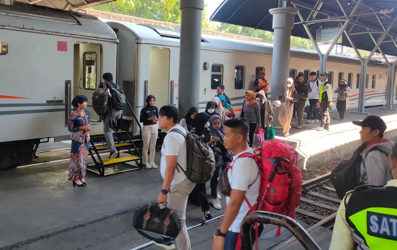 Jelang Libur Panjang Akhir Pekan, 22.566 Pelanggan Berangkat dari Stasiun Wilayah Daop 8 Surabaya
