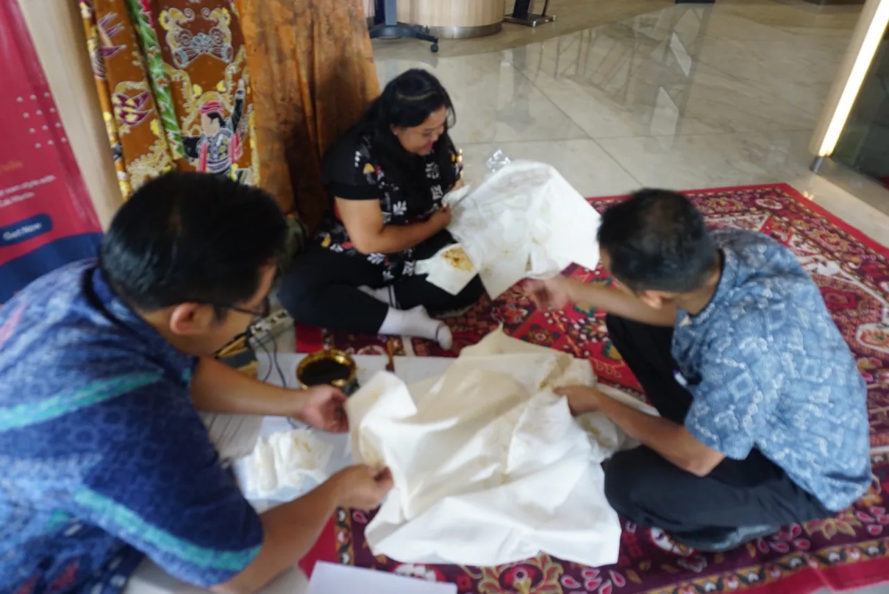Novotel Samator Surabaya Timur Dukung Hari Batik Nasional dengan KarnavALL Batik Indonesia