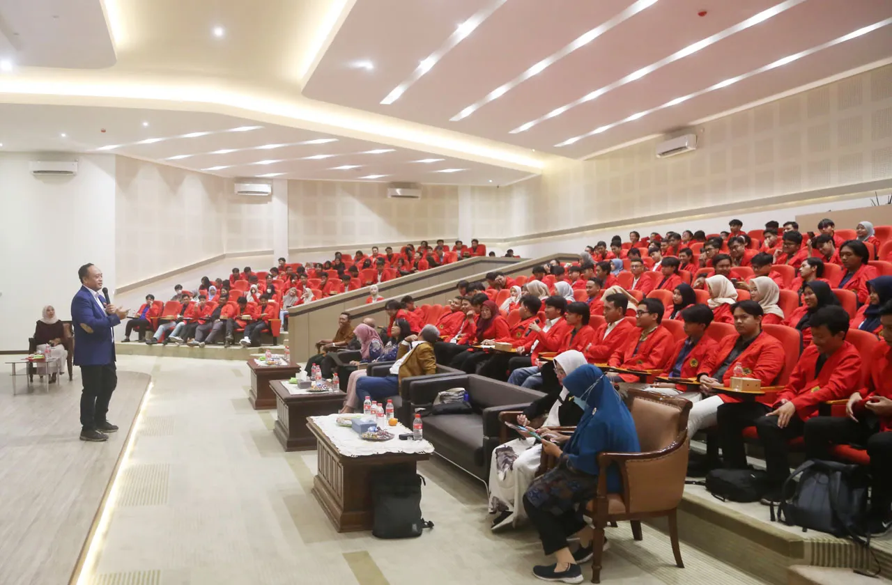 KAI Goes to University, Daop 8 Berikan Kuliah Perdana Teknik Industri di Untag Surabaya