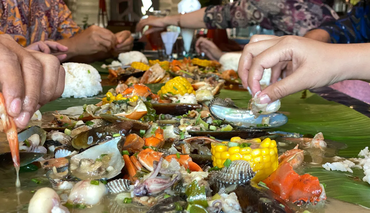 Menikmati Seafood Tumpah Ruah Verwood Hotel Surabaya Barat