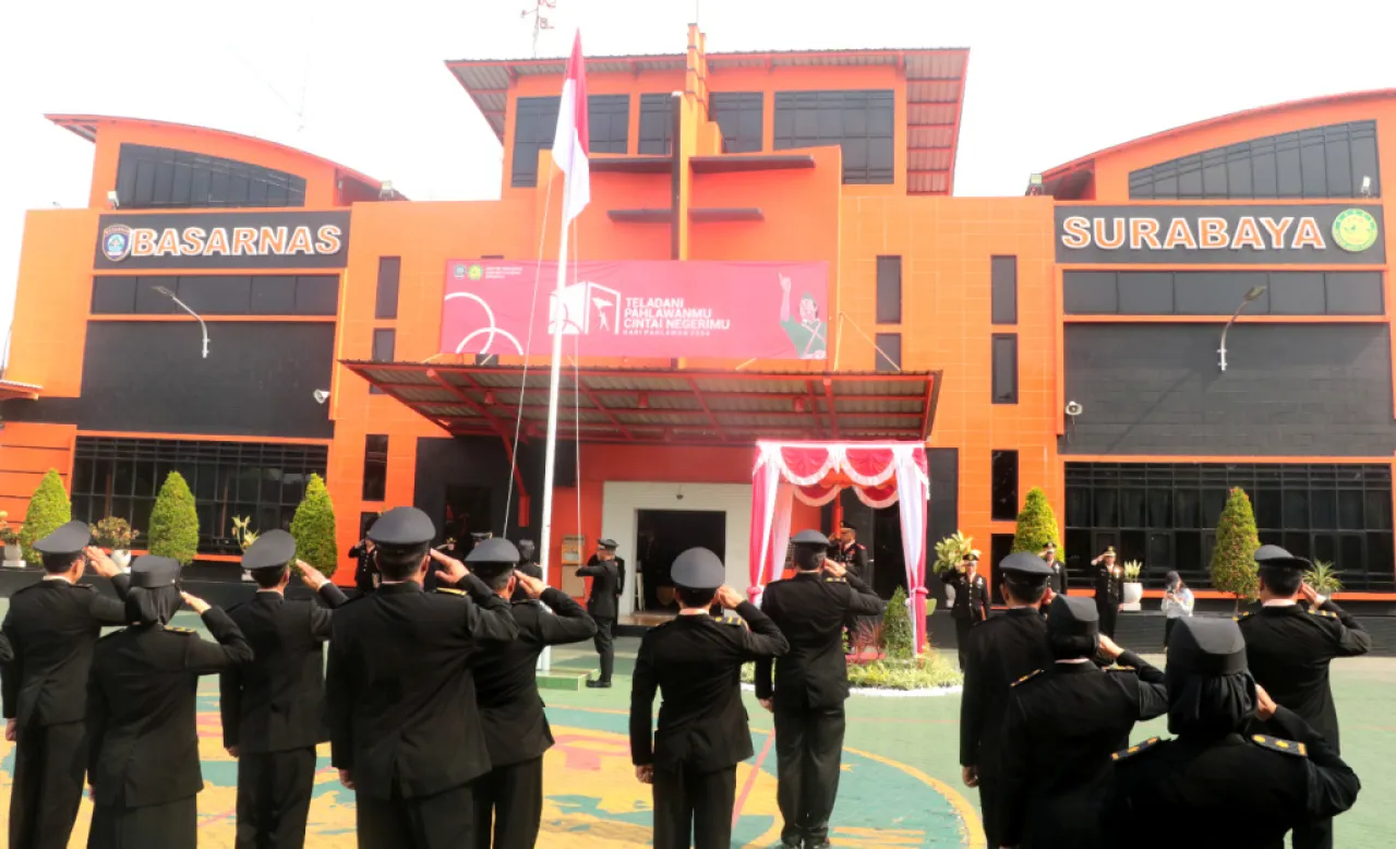 Semarak Hari Pahlawan, Kantor SAR Surabaya Gelar Upacara Bendera