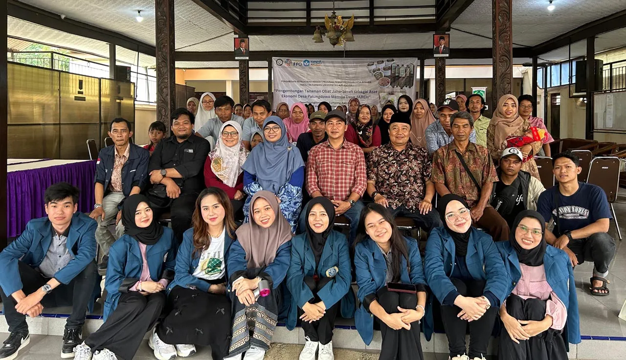 Fakultas Farmasi UNAIR Inisiasi Pembentukan Pojok Herbal di Desa Pulungdowo untuk Tingkatkan Ekonomi