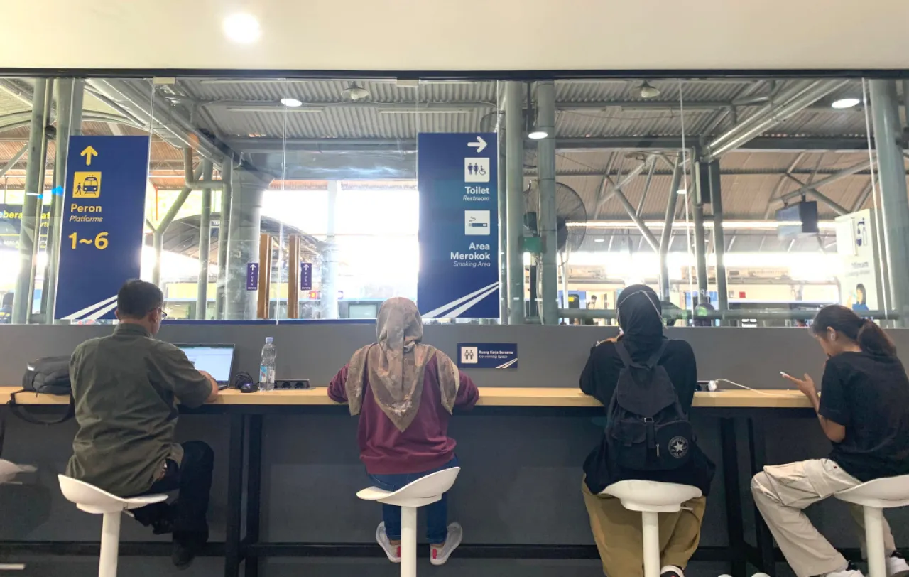 Stasiun Surabaya Gubeng Makin Nyaman, Hadirkan Ruang Tunggu Eksekutif dan Coworking Space Gratis!