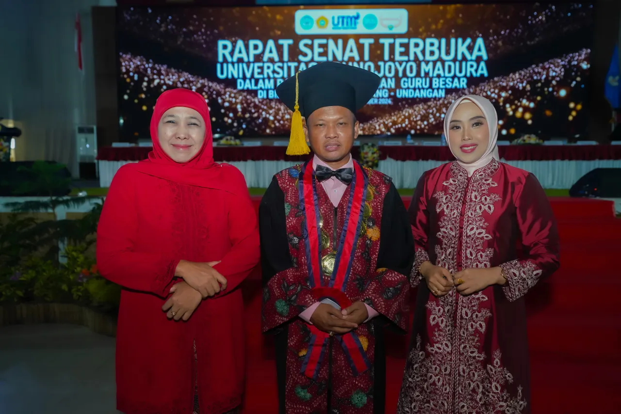 Dikukuhkan sebagai Guru Besar UTM, Khofifah Ucapkan Selamat dan Apresiasi Pemikiran Strategis Prof Safi'
