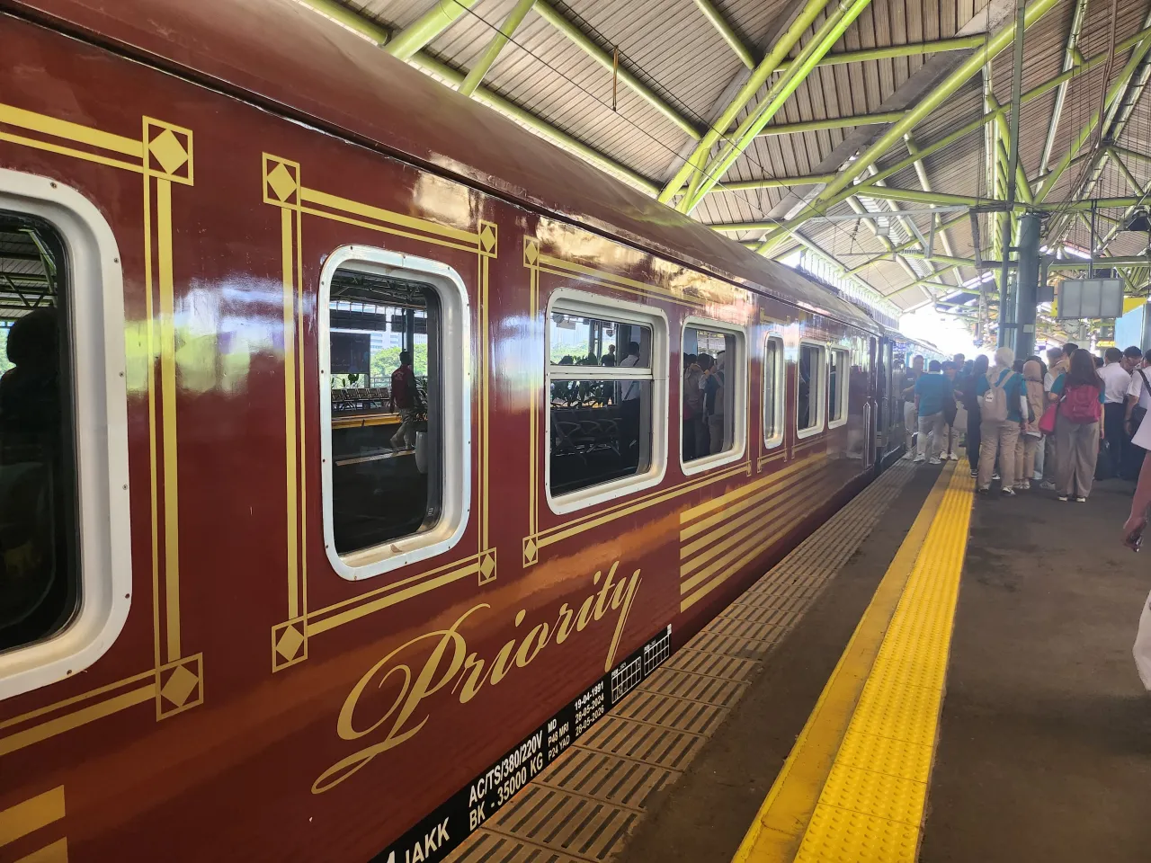 KAI Wisata Dukung Liburan Seru Nataru dengan Layanan Luggage Handling Luxury Lounge.