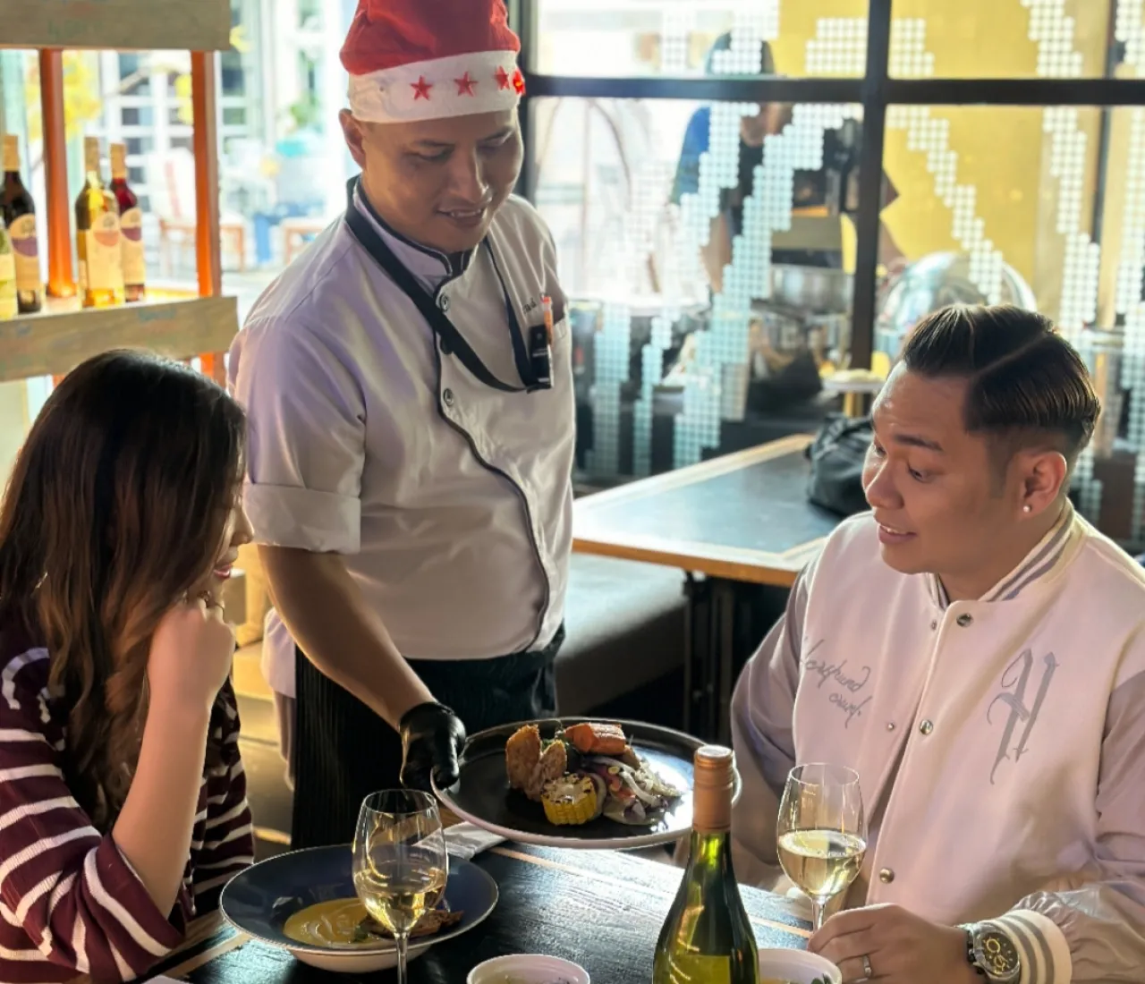 Ayo Rayakan Natal di One Deck Gastropub, Artotel TS Suites Surabaya Dengan Kuliner Citarasa Eropa