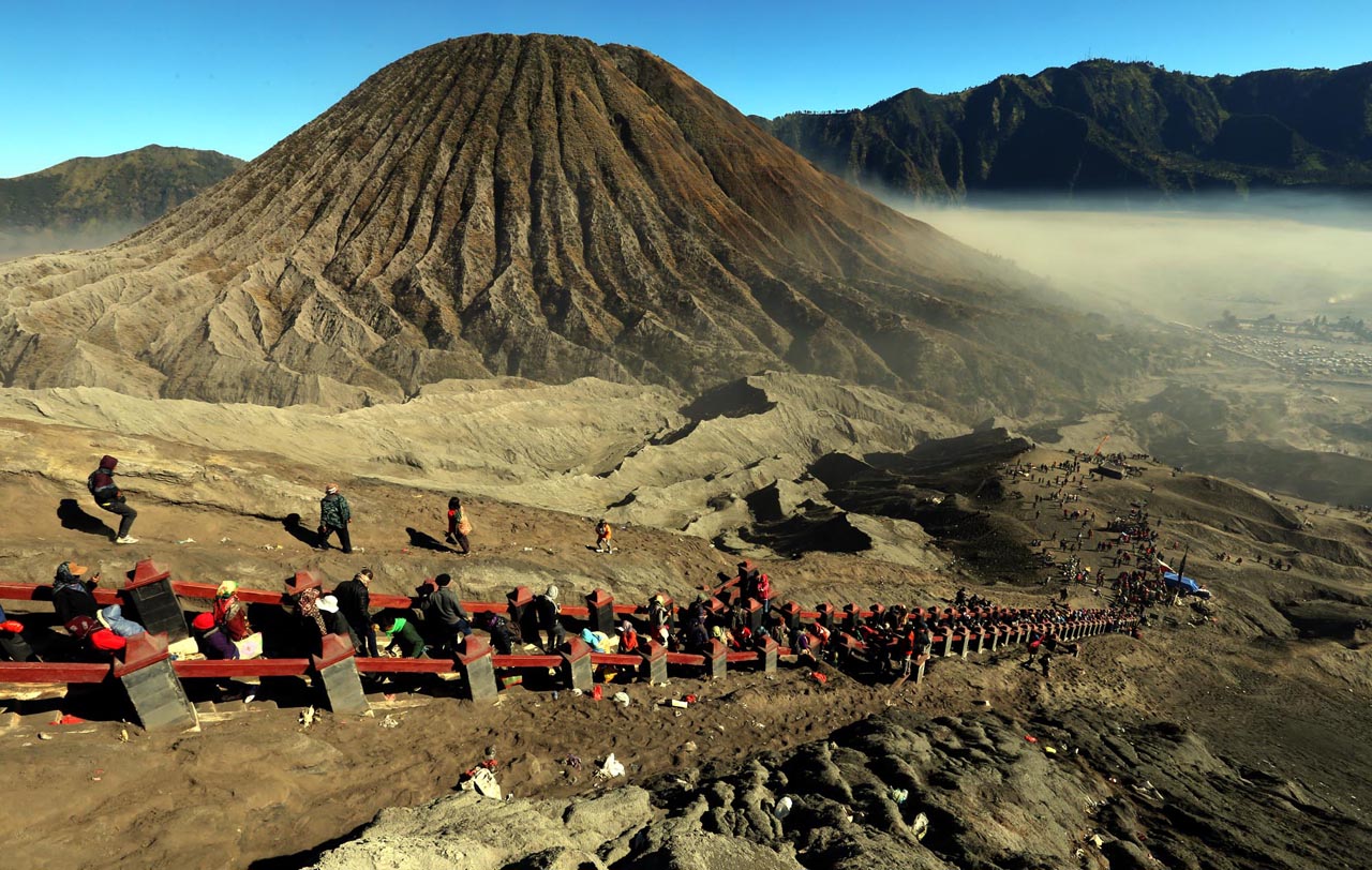 Gunung Bromo menawarkan pengalaman yang tak terlupakan bagi para pengunjung yang menyukai petualangan dan keindahan alam. Foto/Alim Perdana