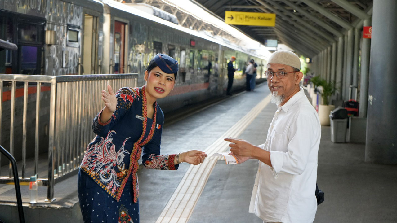 Pengguna KA di Daop 8 Surabaya Selama Libur Hari Raya Idul Adha Meningkat 35 Persen