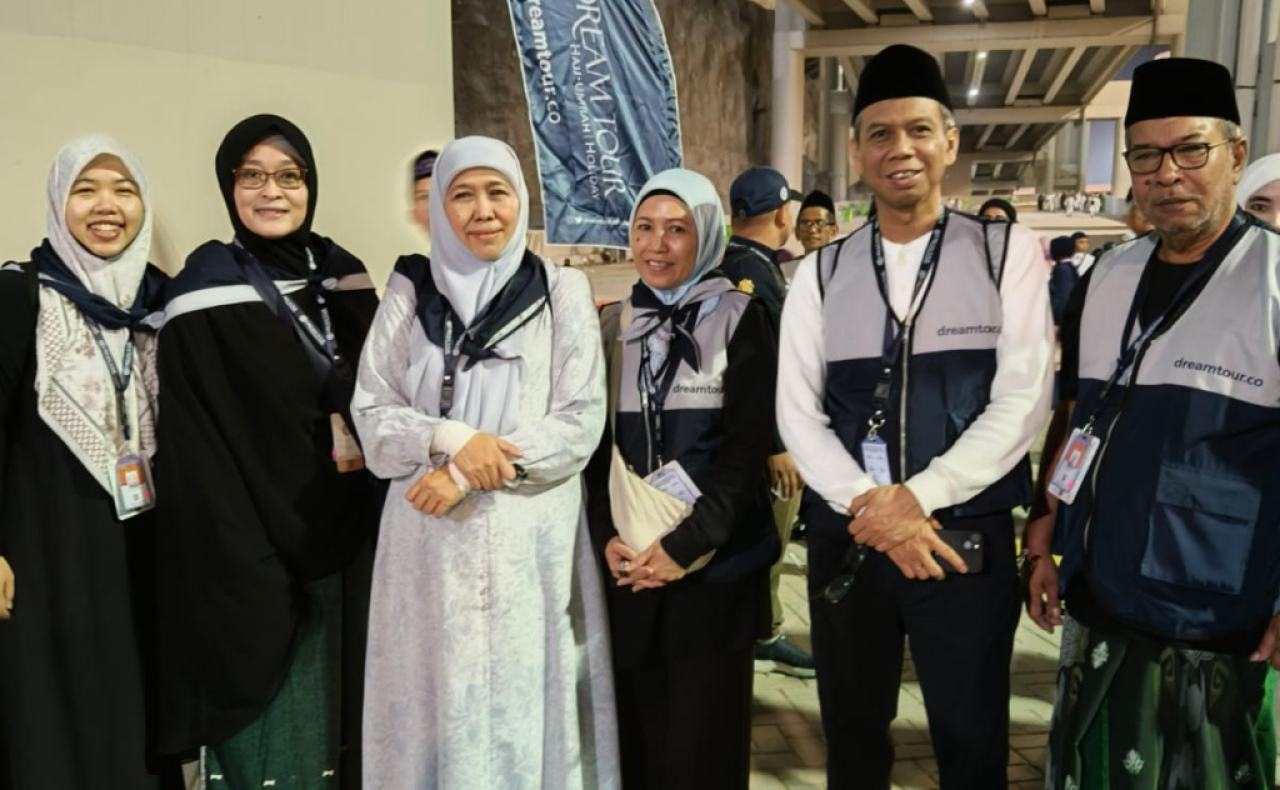 Khofifah Indar Parawansa bersama rombongan Jemaah Haji. AyoFoto/Dok Pribadi