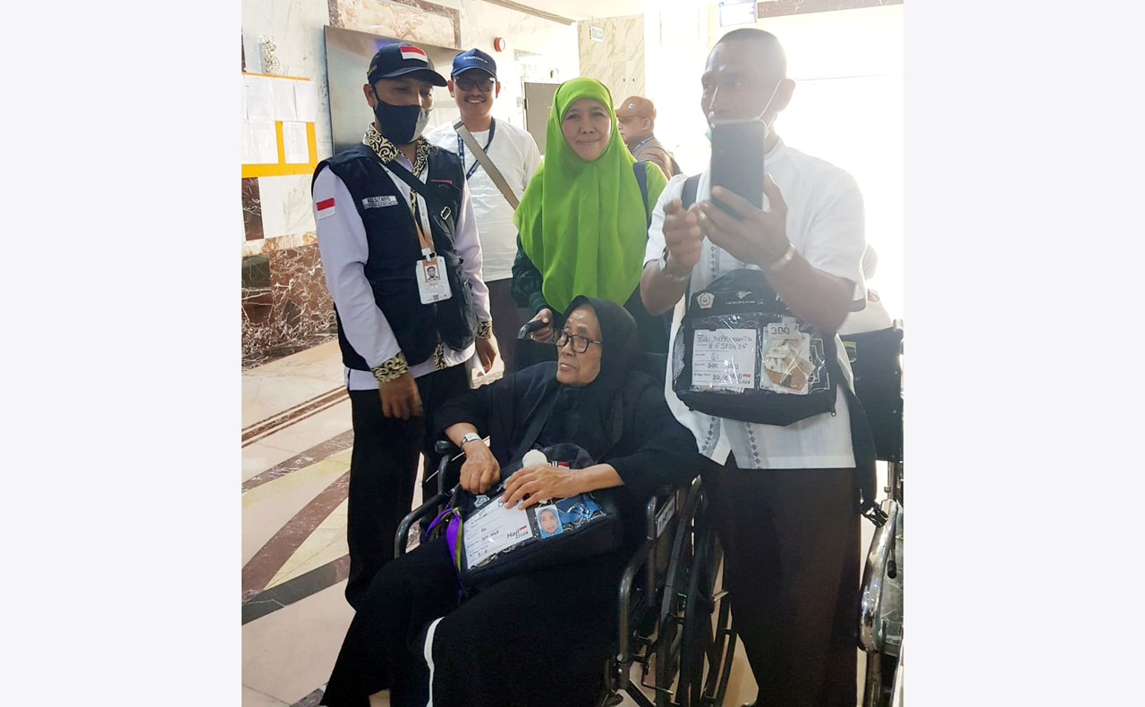 Khofifah meninjau fasilitas layanan Klinik Kesehatan Haji Indonesia di Mekkah. AyoFoto/Dok Pribadi