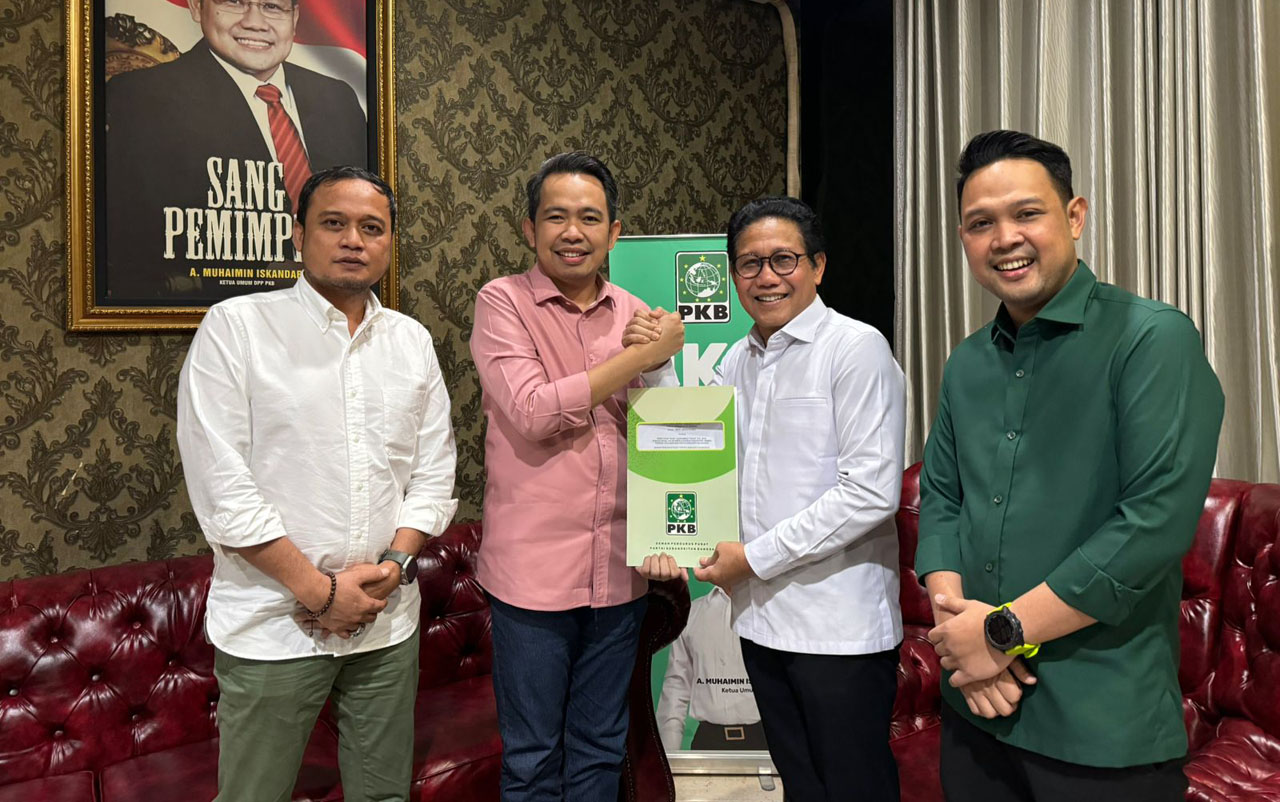 Gus Fawait menerima surat tugas rekomendasi PKB untuk maju dalam Pilkada Jember 2024. Foto/FJN