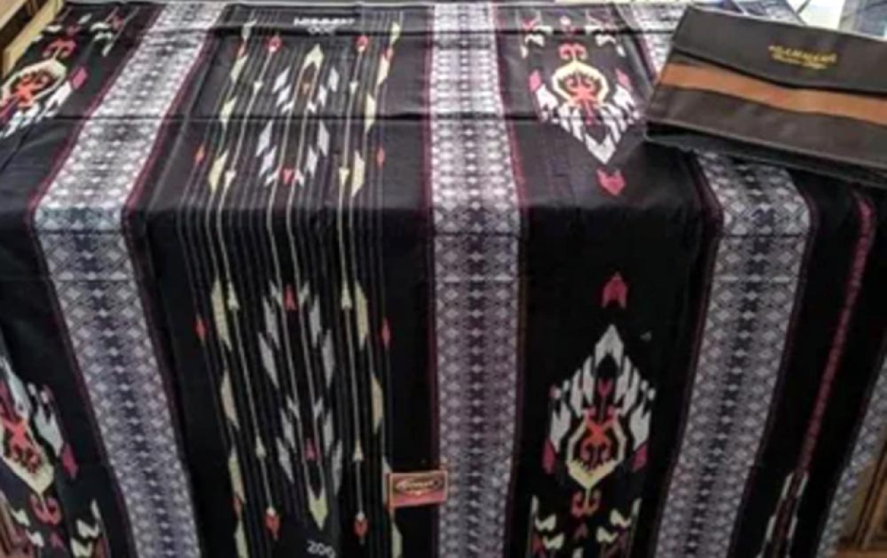 Sarung tenun tradisional karya Kampung Wedani di Kabupaten Gresik. AyoFoto/Zuhud