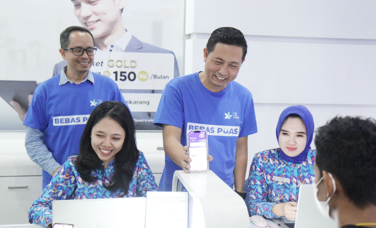 Group Head XL Axiata East Region, Dodik Ariyanto mengenalkan paket Bebas Puas XL Axiata. AyoFoto/XL Axiata