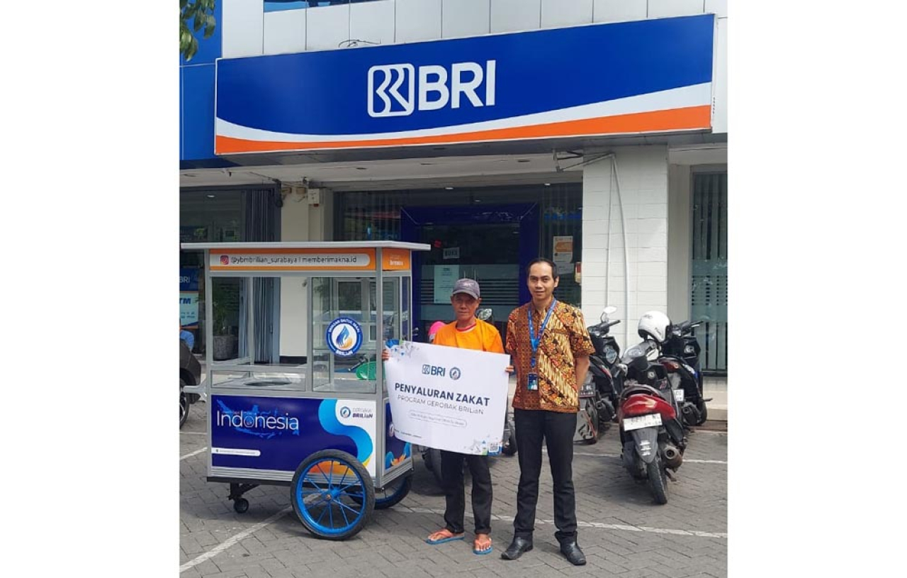 Dukung UMKM Surabaya, BRI Mulyosari Serahkan Bantuan CSR Gerobak Brilian