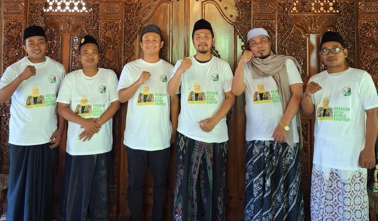 Ketua Gerakan untuk Bunda Khofifah (GBK) Tuban, H. Munir Maliki dan Wakil Ketua, KH. Ahmad Mustaghfirin menyatakan dukungan kepada Khofifah sebagai Cagub Jatim 2024. Foto/FJN