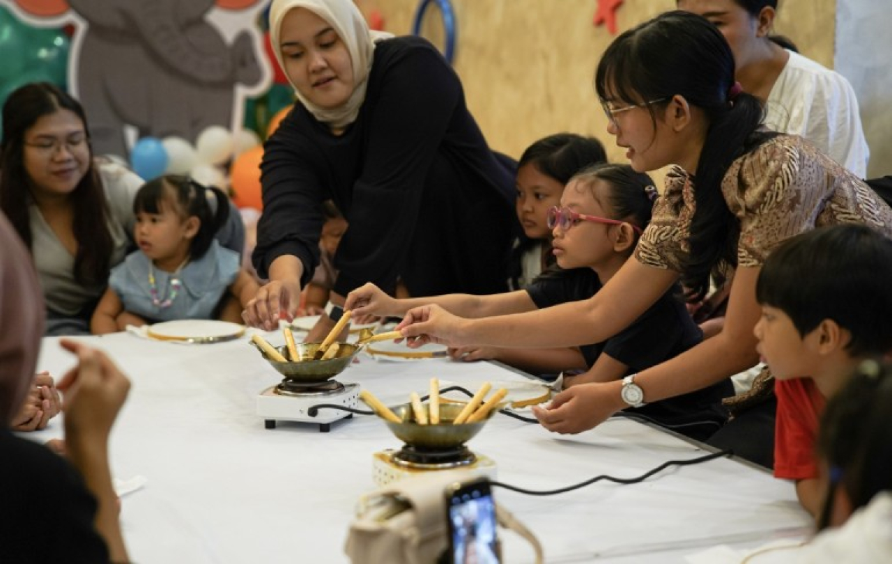 Kegiatan Batik Joyfest : Serunya Membatik, dalam rangka Hari Anak Nasional 2024. Foto/Hotel Grand Darmo Suites