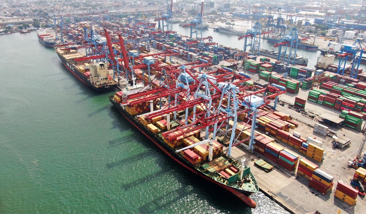 kegiatan Bongkar Muat di Terminal Petikemas Tanjung Priok, Jakarta. Foto/Pelindo