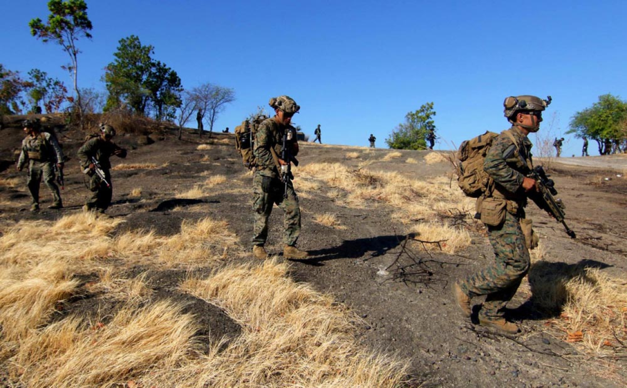 Bergerak Cepat dan Tepat, Prajurit Marinir Indonesia dan USMC Laksanakan Pemindahan ke Belakang