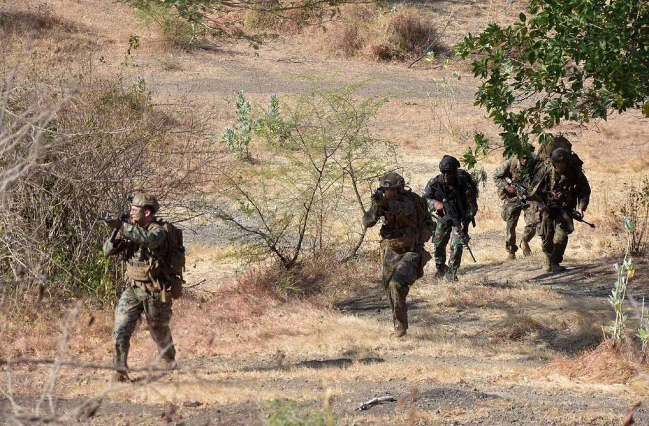 Hancurkan Posisi Musuh, Prajurit Marinir Indonesia dan USMC Lakukan Serbuan Taktis Operasi Darat