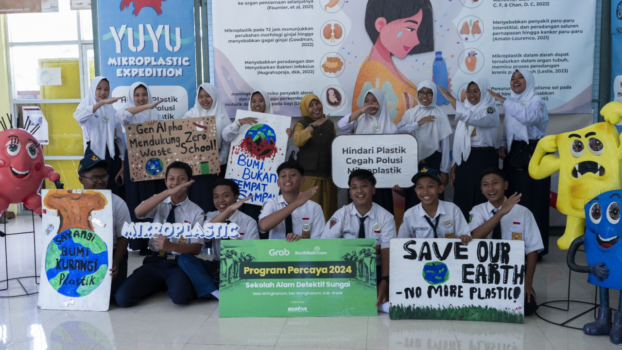 Program bernama “Sekolah Alam Detektif Sungai 2024” ini diselenggarakan di kawasan suaka ikan kali Surabaya, INSPIRASI-ECOTON Desa Wringinanom, Gresik. Foto/Ecoton