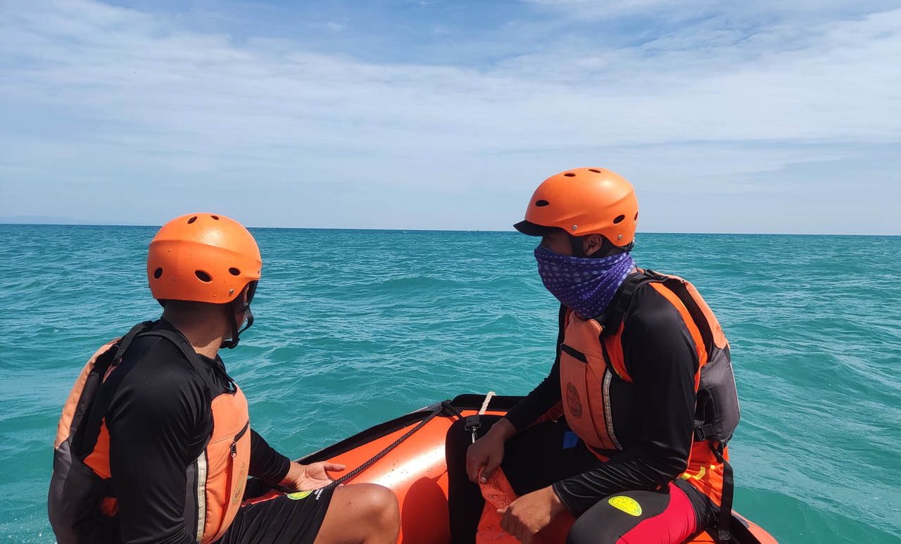 Tim SAR gabungan masih berupaya lakukan pencarian terhadap tiga nelayan yang hilang di Perairan Utara Legung Sumenep. Foto/Basarnas Surabaya