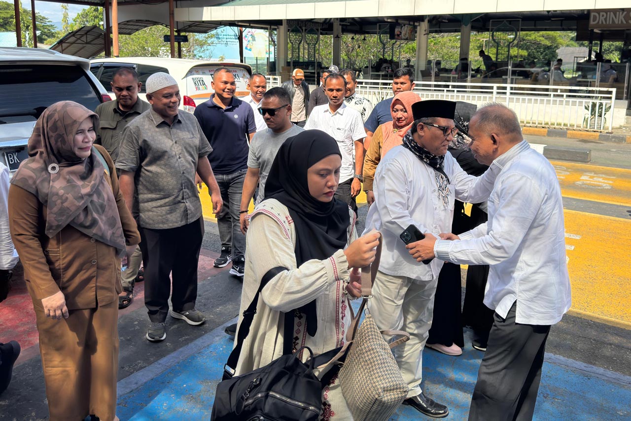 Haru, Bengini Suasana Pelepasan Wahyudi Adisiswanto Usai Purna Tugas Sebagai Pj Bupati Pidie