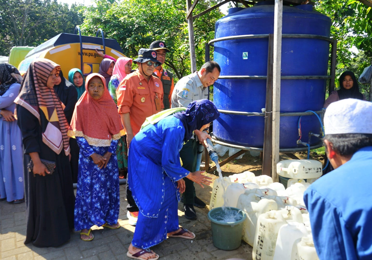 Atasi Kekeringan di Kabupaten Mojokerto, BPBD Jatim Droping Air Bersih
