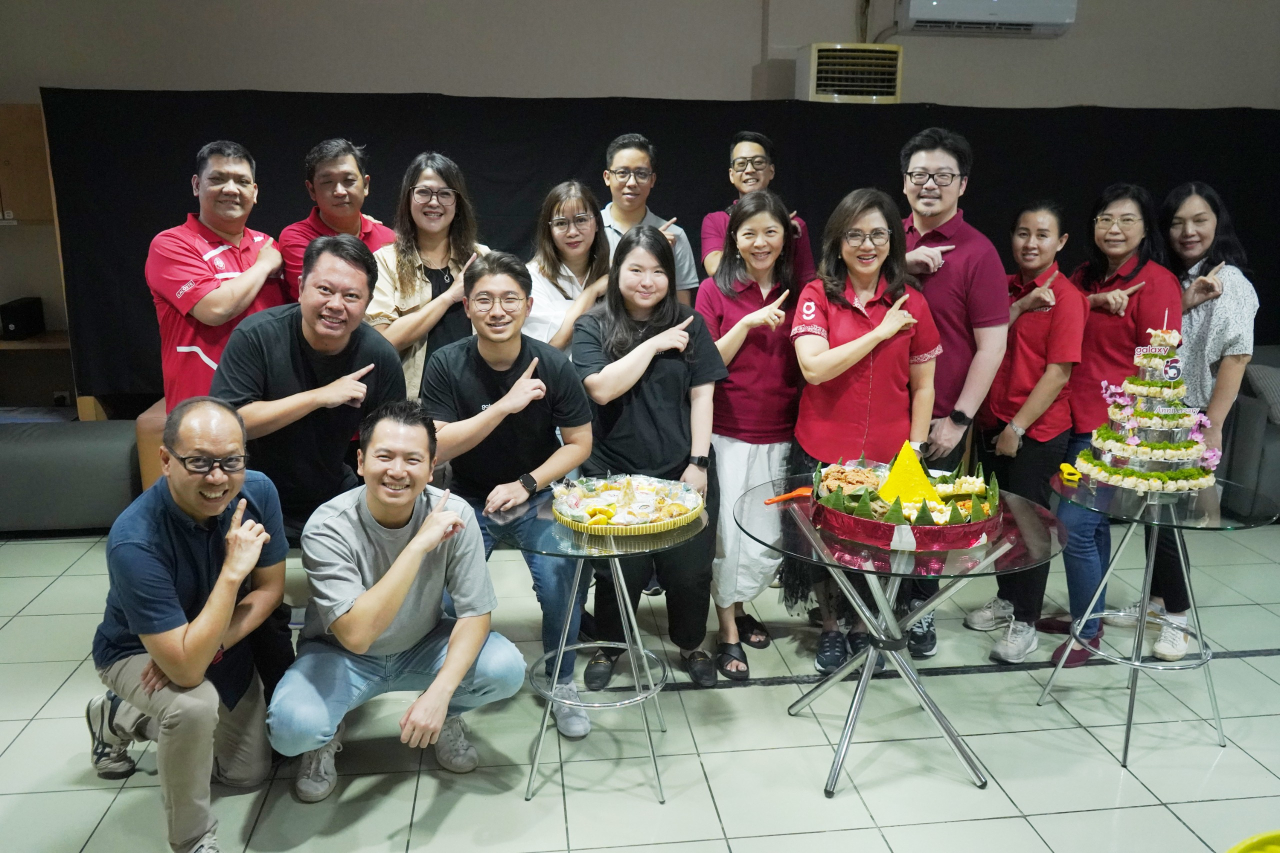 CEO Galaxy Property bersama team. Foto/Galaxy Property
