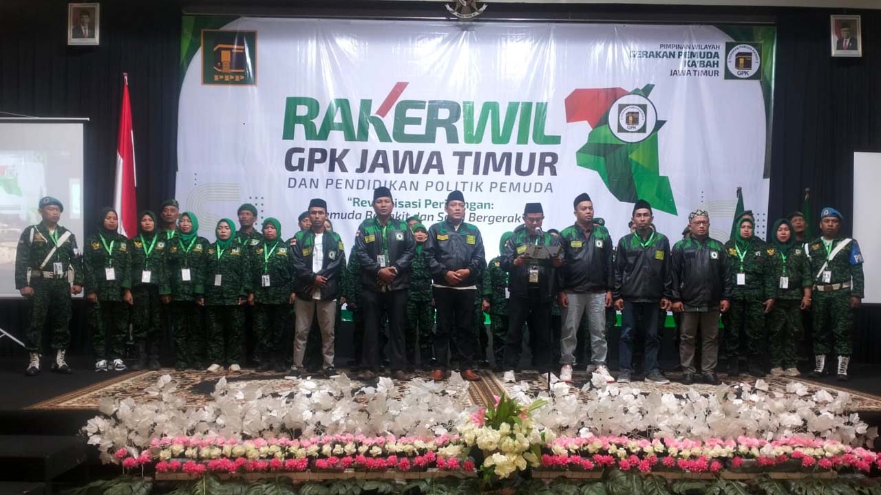 Kader Gerakan Pemuda Kakbah se Jawa Timur mendeklarasikan pemenangan untuk pasangan Khofifah-Emil di Pilgub 2024. Foto/FJN