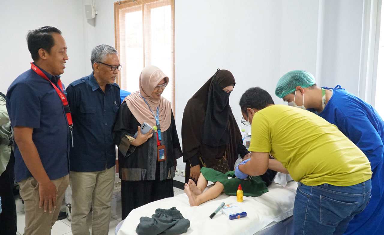 Khitan Massal gratis di Gedung Serba Guna RS PHC Surabaya, Kamis (08/7/2024). Foto/Pelindo